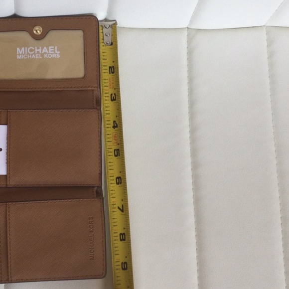 NWT Michael Kors Liane Vanilla SM Billfold - Picture 16 of 16